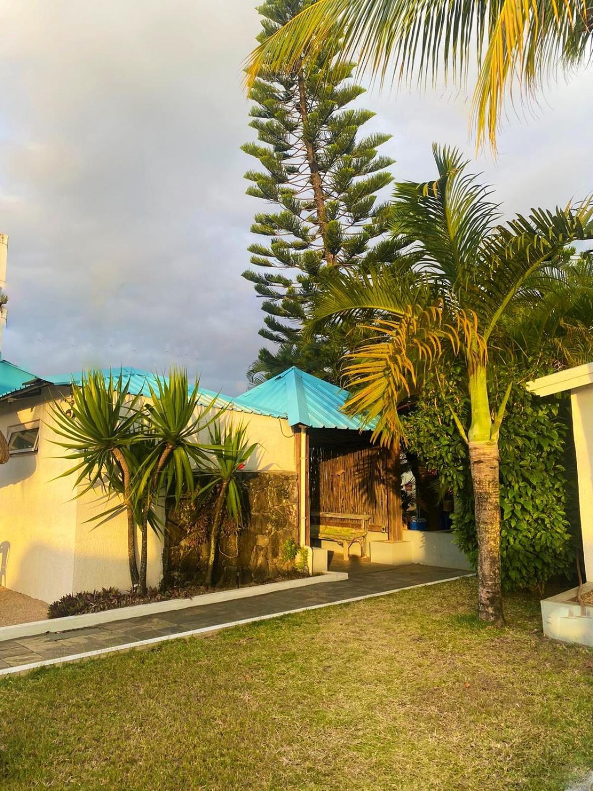 Stella Rina "Adults Only" Bed & Breakfast Grand Baie Bagian luar foto