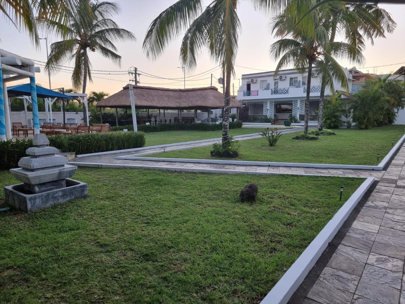 Stella Rina "Adults Only" Bed & Breakfast Grand Baie Bagian luar foto