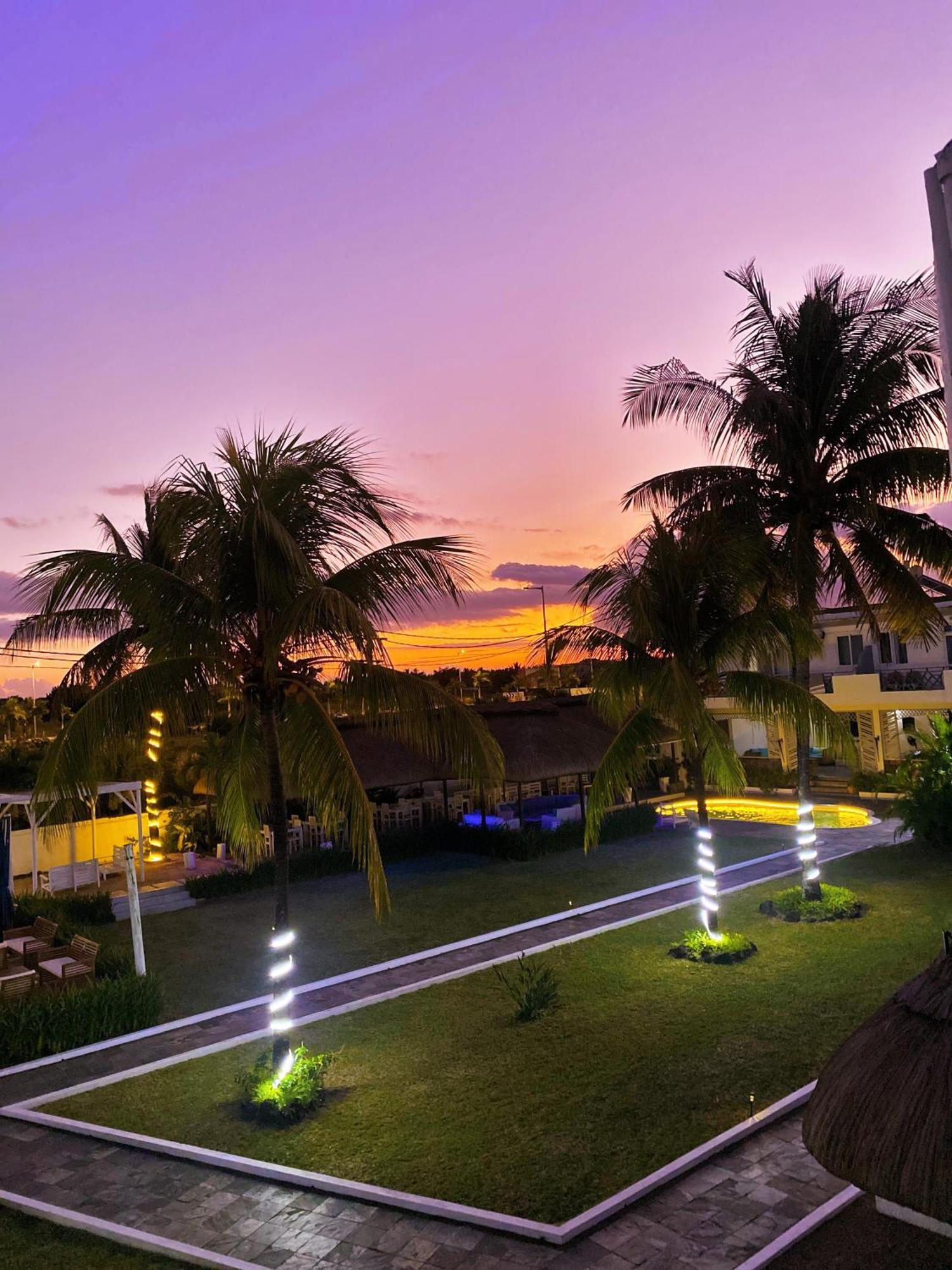 Stella Rina "Adults Only" Bed & Breakfast Grand Baie Bagian luar foto