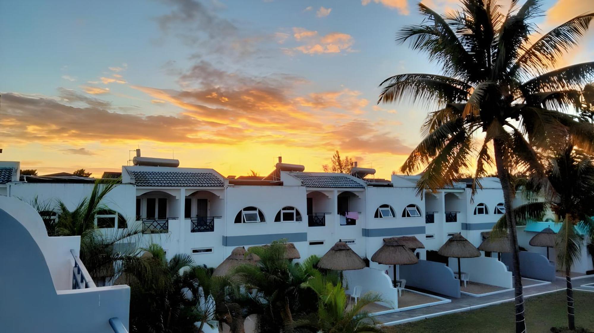 Stella Rina "Adults Only" Bed & Breakfast Grand Baie Bagian luar foto