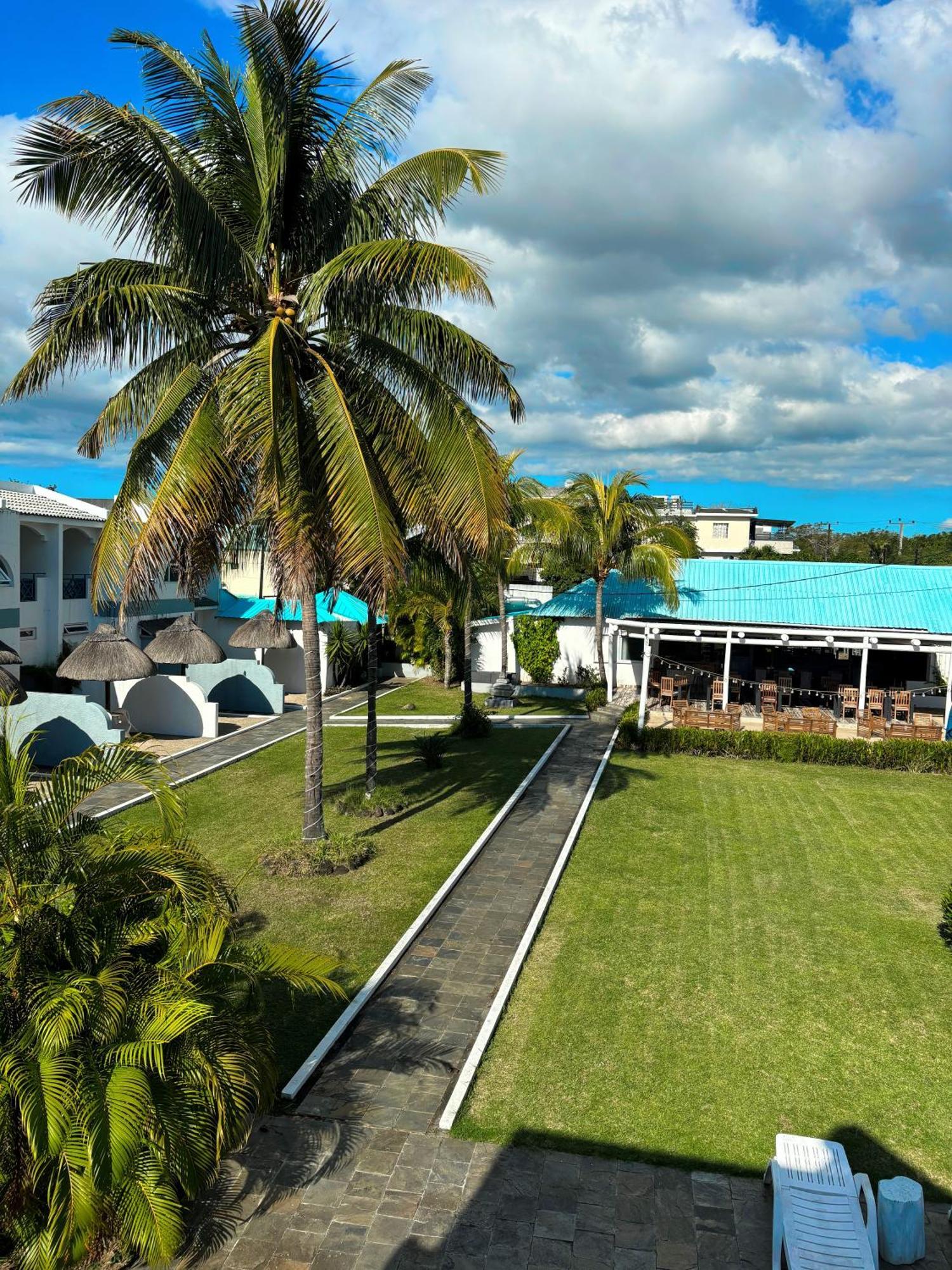 Stella Rina "Adults Only" Bed & Breakfast Grand Baie Bagian luar foto
